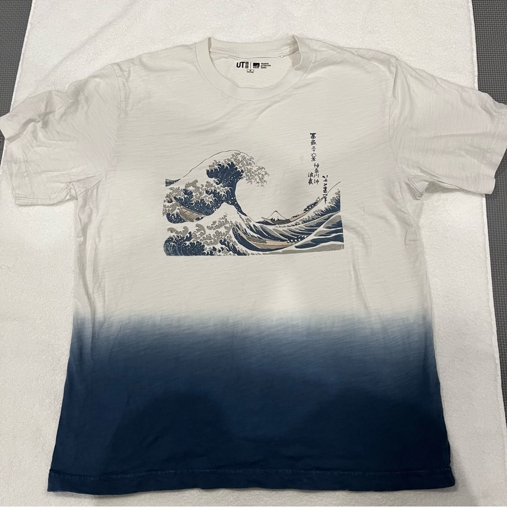 Uniqlo Unisex T-Shirt - Size M (stains shown in photo with red arrows)